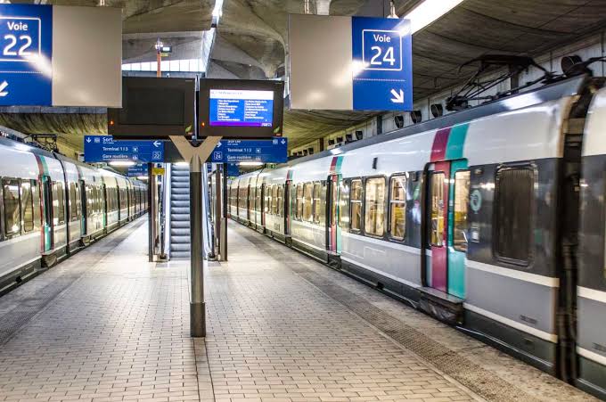 RER Trains from Airports and to Versailles