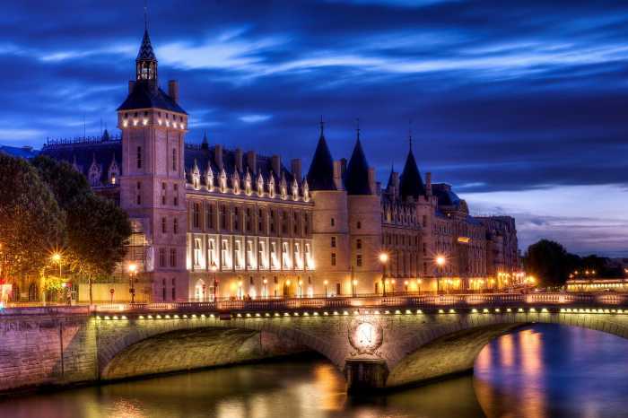 Historical Paris Tour